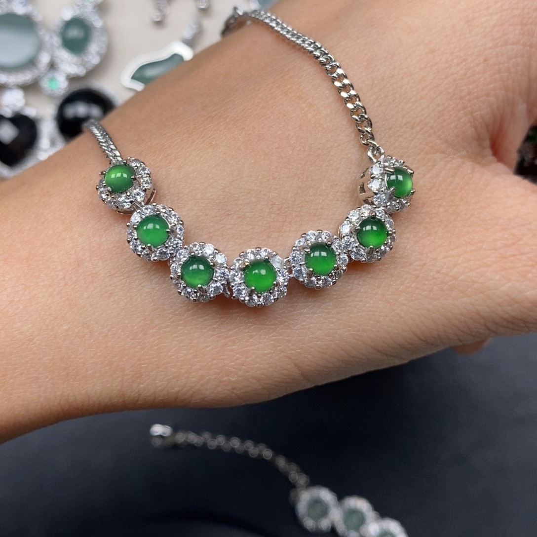 翡翠颈饰未镶嵌翡翠