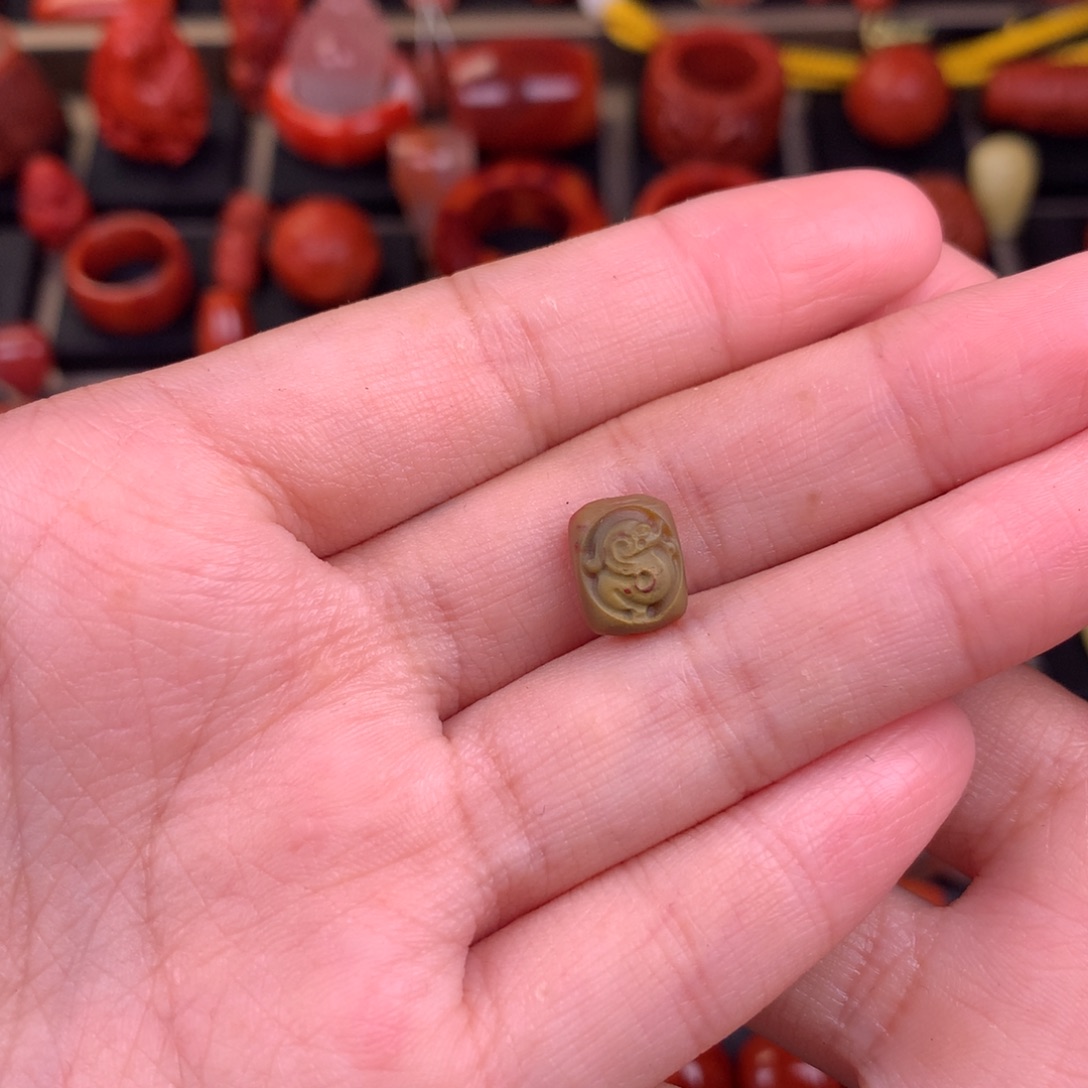 老***子南红玛瑙未镶嵌绿皮包浆背云7+