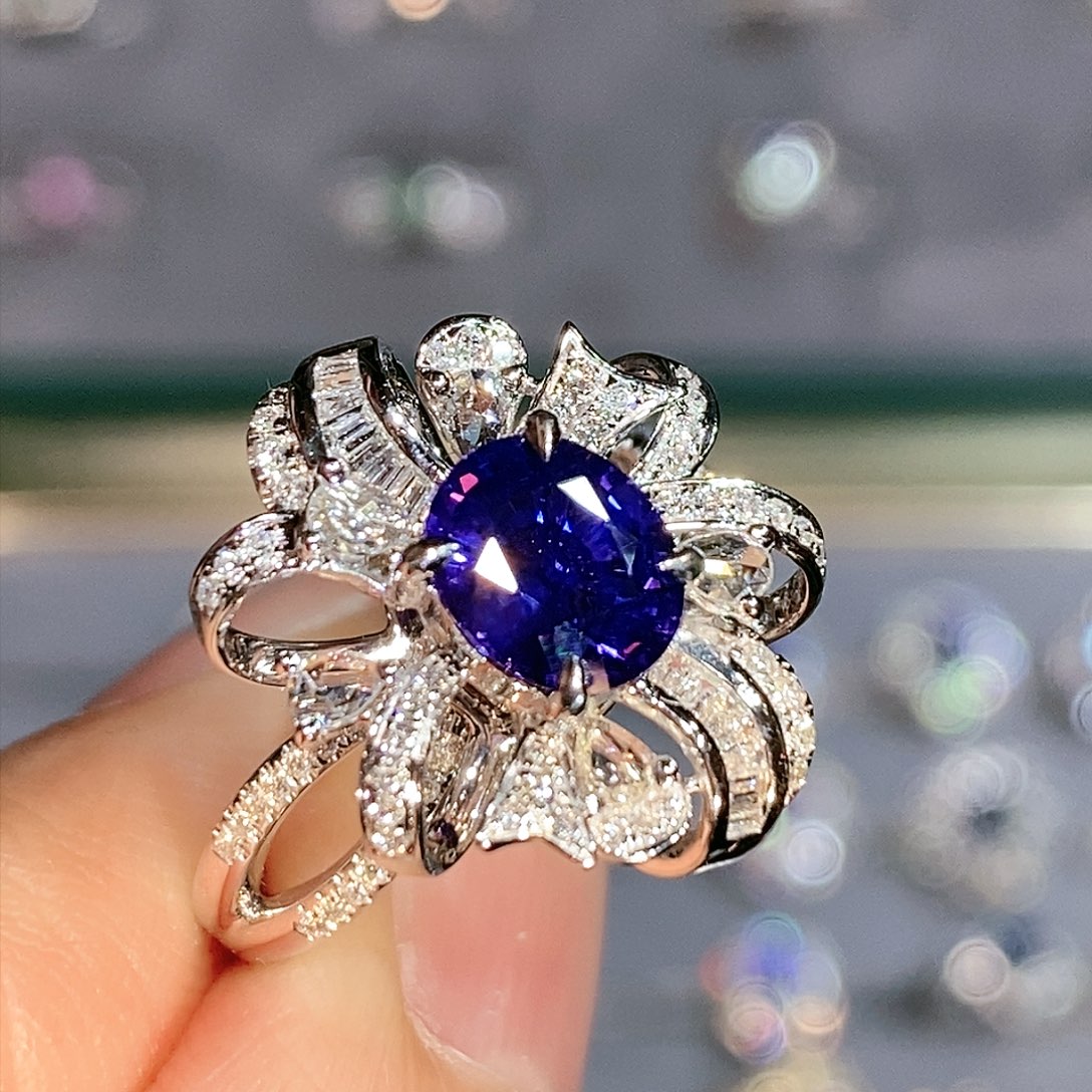 变色蓝宝石戒指18K金镶嵌1.38ct