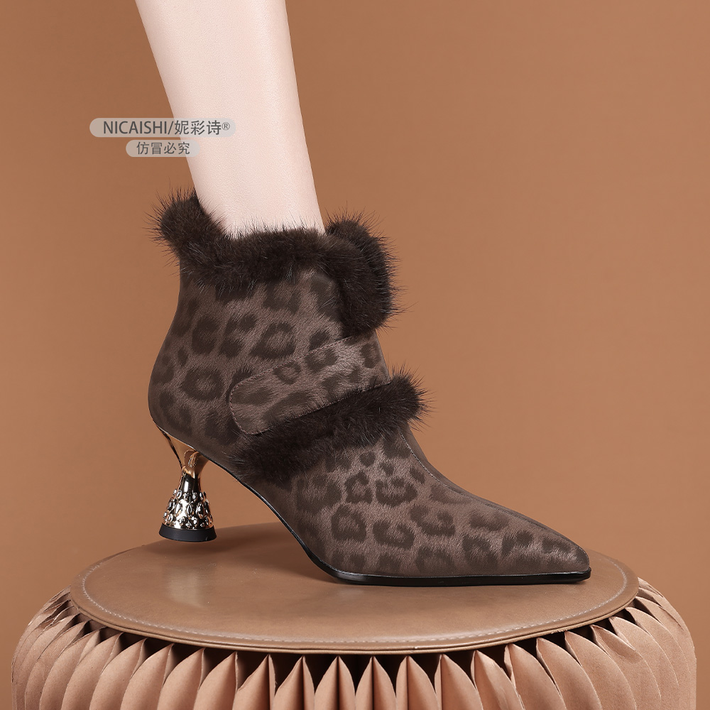 2025年新款欧美复古尖头粗跟短靴女加绒时装靴气质通勤百搭3768