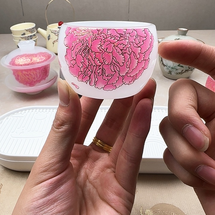 玉白琉璃牡丹茶杯