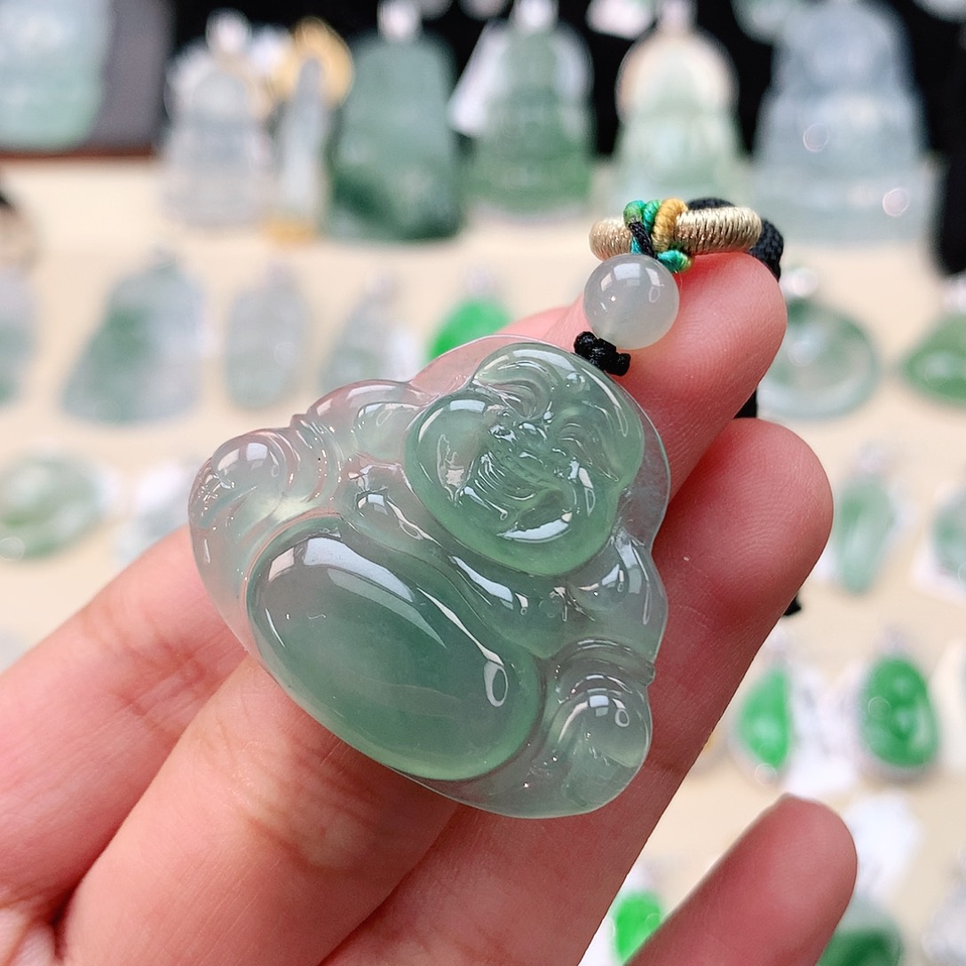 翡翠未镶嵌颈饰佛公