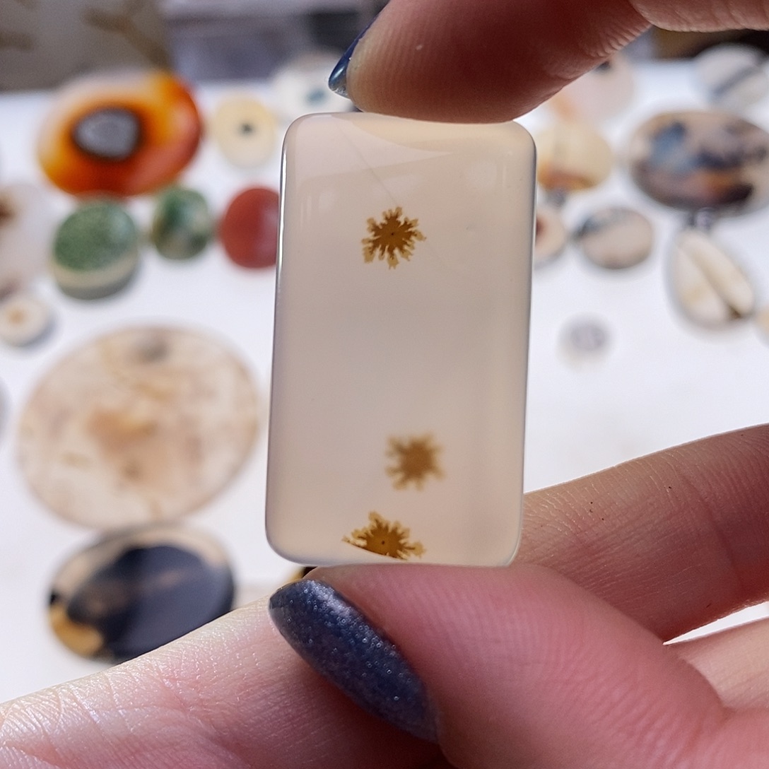 未镶嵌玛瑙/玉髓珠宝奇石