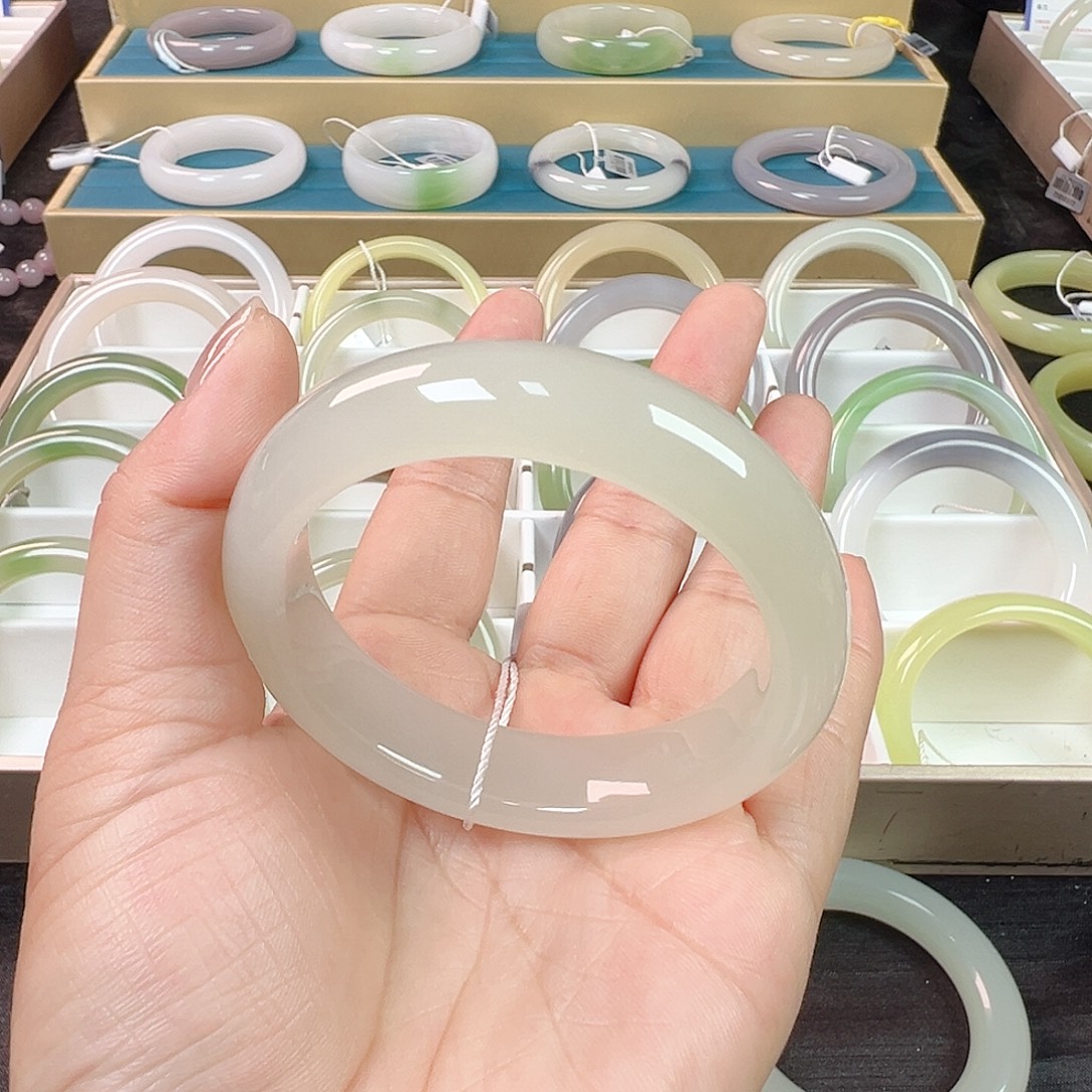 和田玉未镶嵌手镯54 55