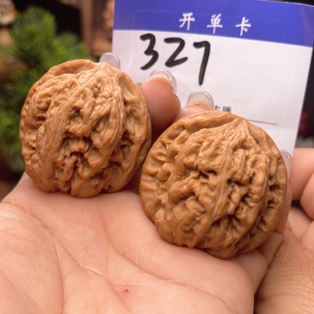 文玩核桃吊坠大粗筋。边40。肚38。丹