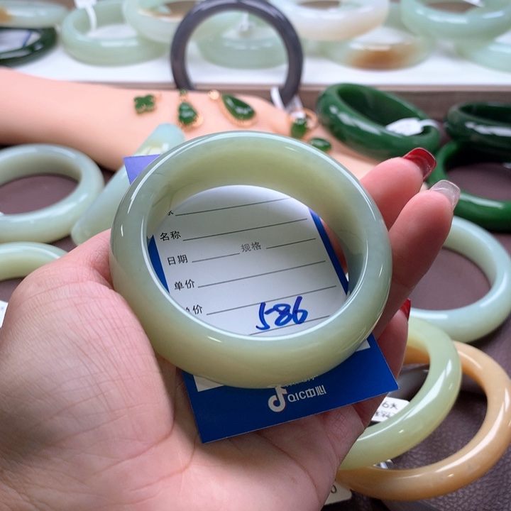 和田玉手镯57未镶嵌