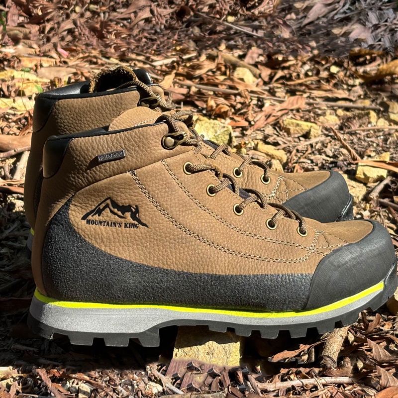 vibram专业登山徒步鞋男中帮轻便防水真皮耐磨防滑野外作战雪山鞋