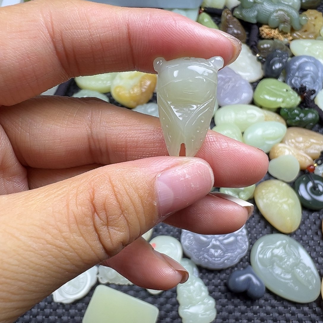 和田玉未镶嵌颈饰卡23.7