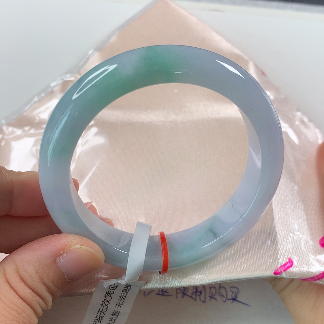 翡翠手镯未镶嵌 需包容裂纹 ①③⑨