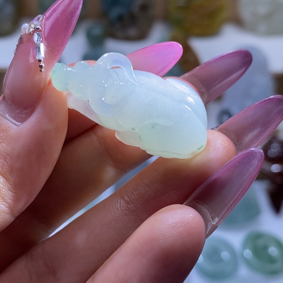 定制翡翠未镶嵌牛牛