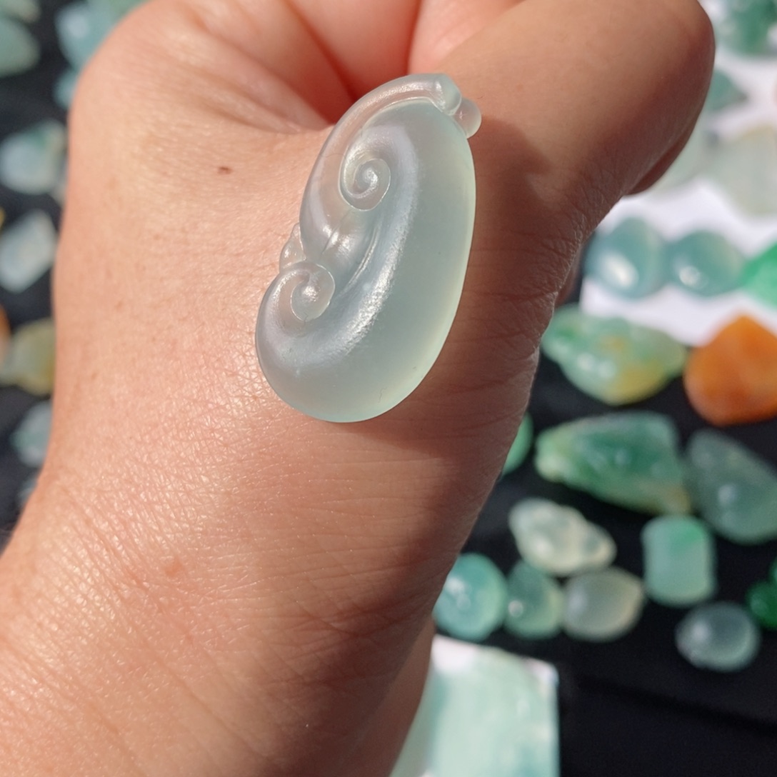 定制翡翠未镶嵌如意