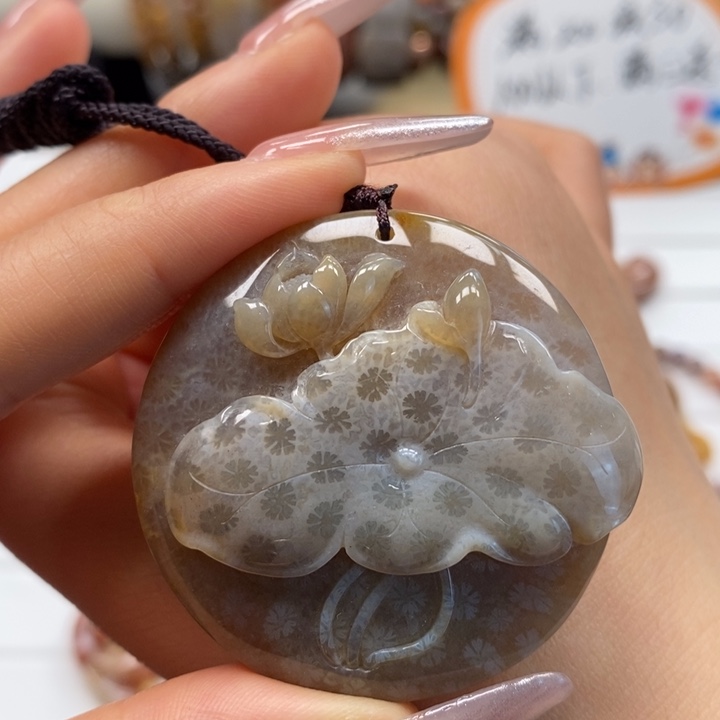 硅化玉颈饰未镶嵌荷塘月色