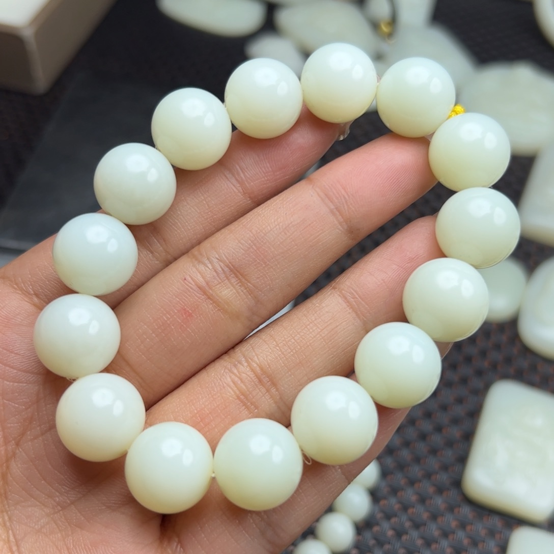 和田玉吊坠未镶嵌