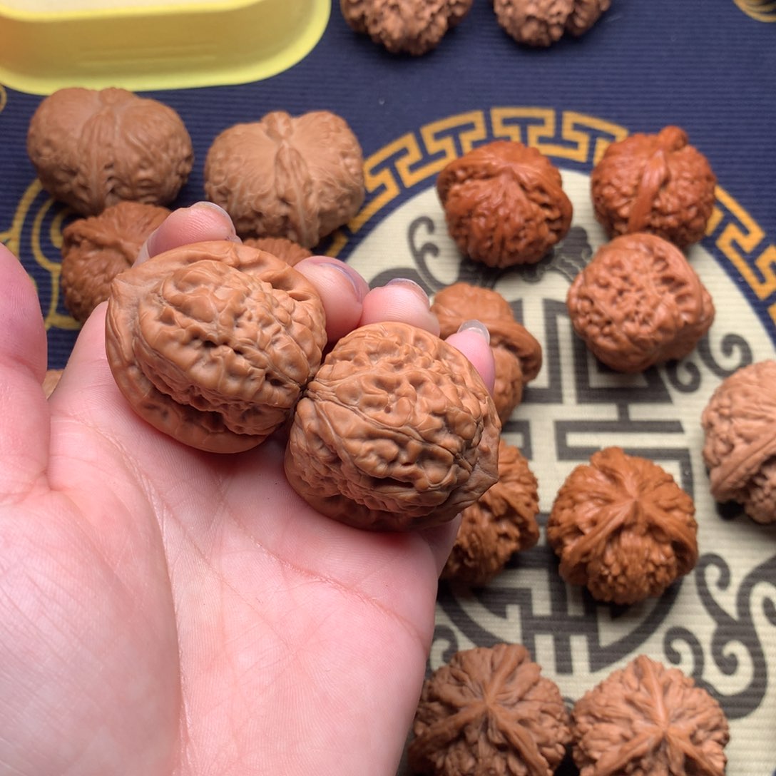 文玩核桃吊坠王*金字塔