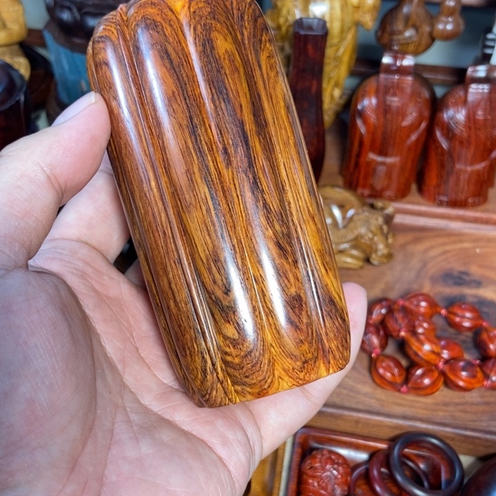 黄花梨/降香黄檀瓜棱笔筒