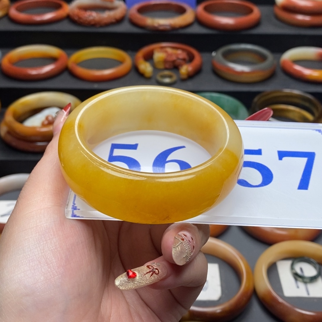 石英质玉（黄龙玉）手镯未镶嵌