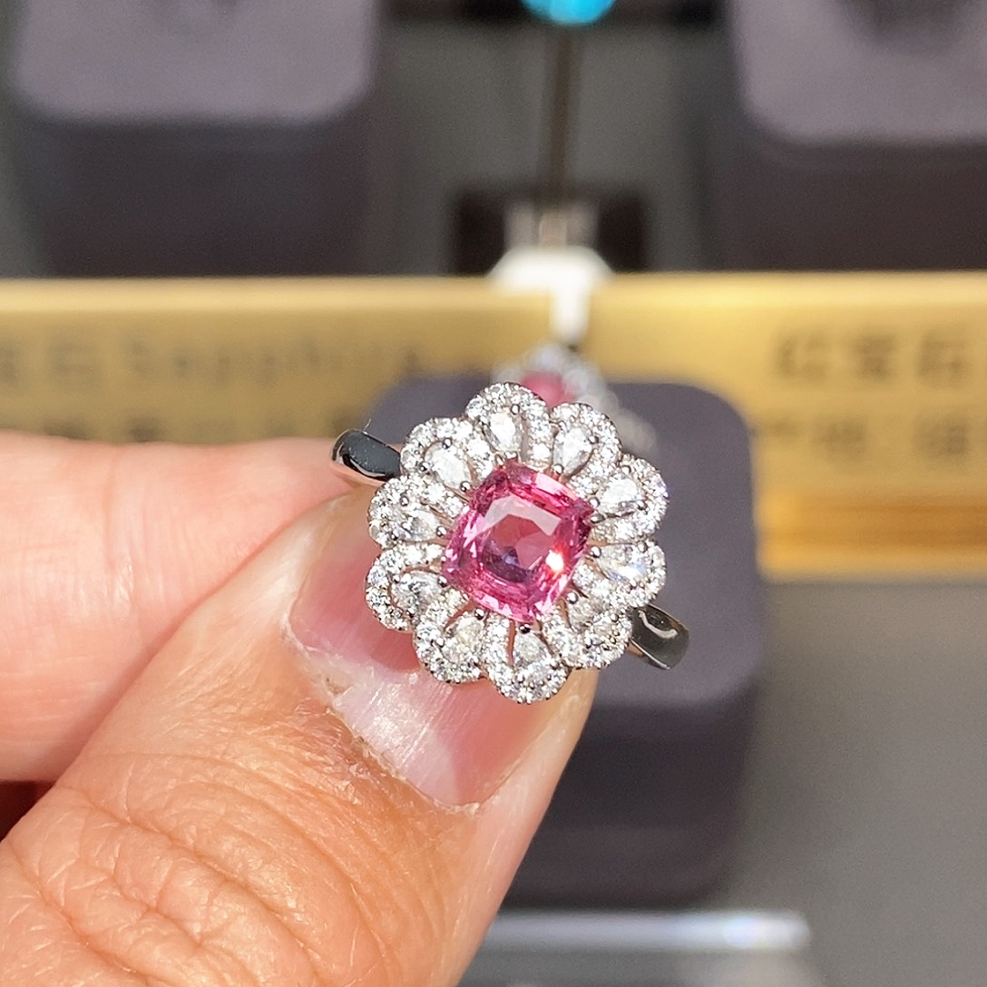彩色蓝宝石戒指18K金镶嵌1.08克拉