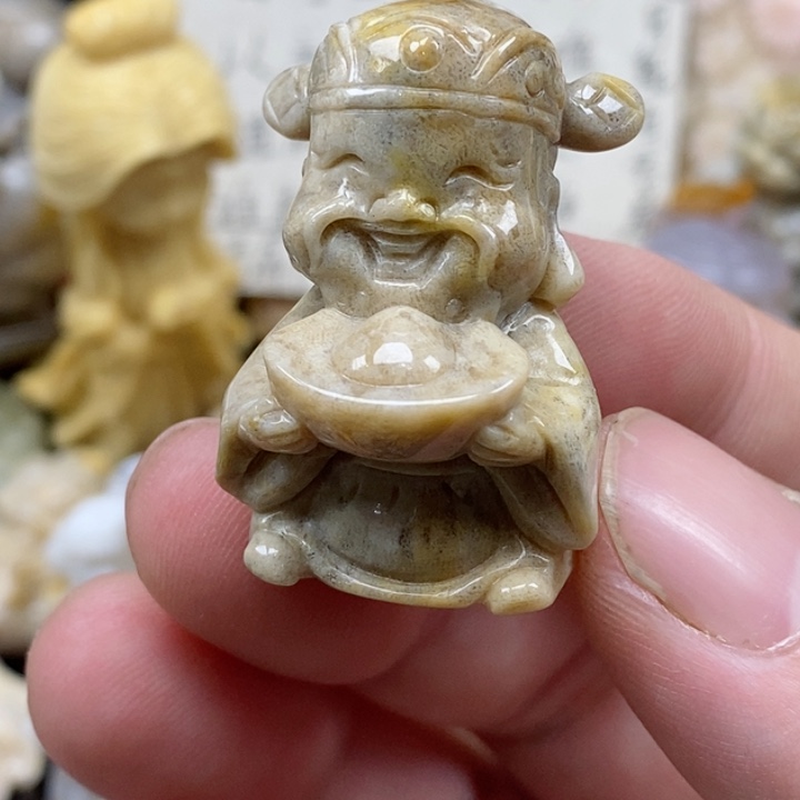 颈饰未镶嵌硅化珊瑚（珊瑚玉）