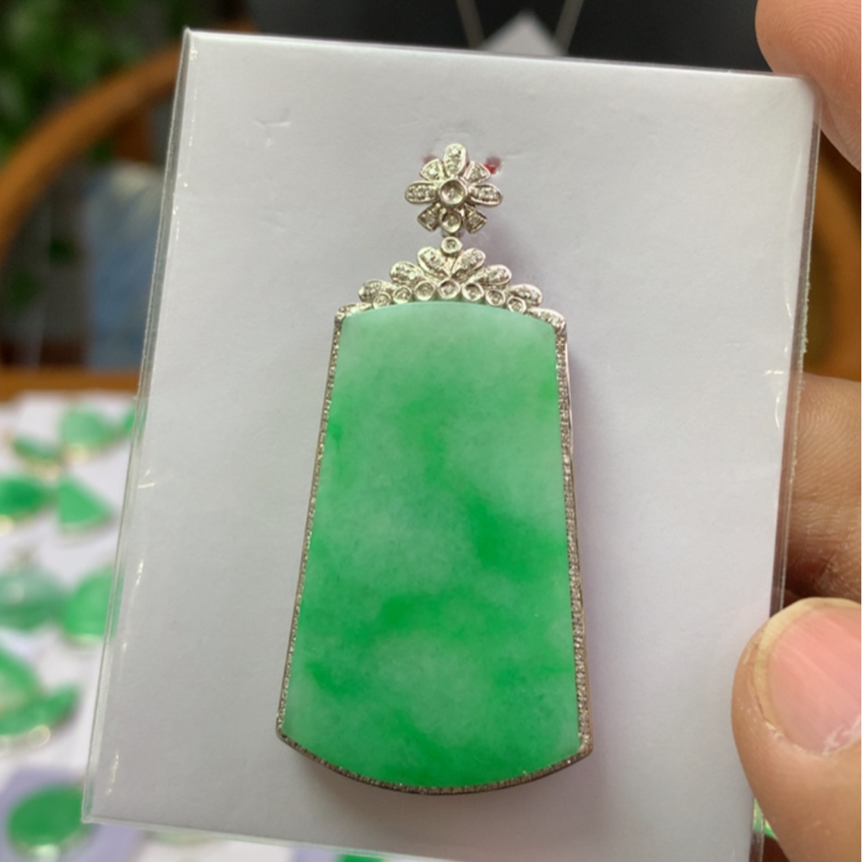 【闪购商品】翡翠颈饰18K金镶嵌翡翠