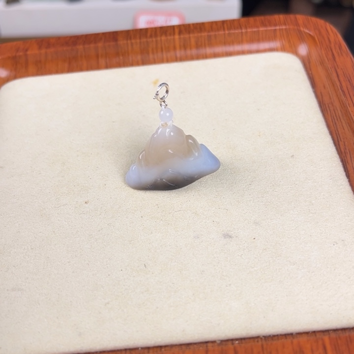 中***店和田玉未镶嵌颈饰