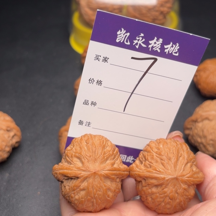 瑩***把件桃核40盘山三棱