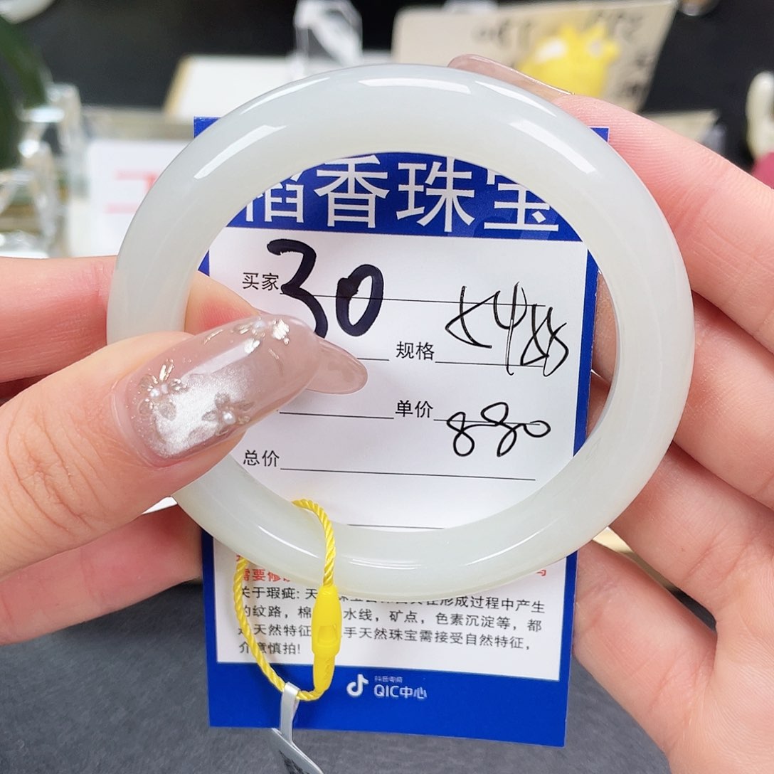 和田玉手镯未镶嵌