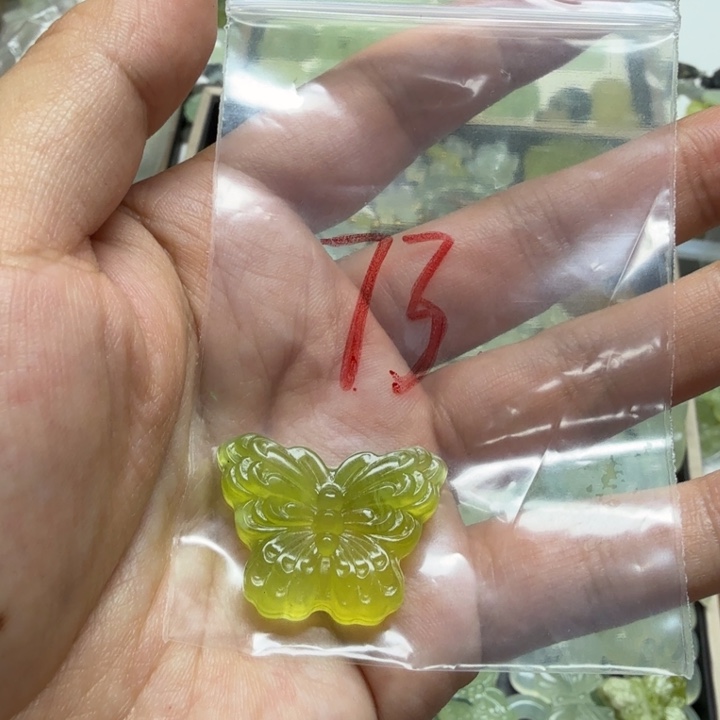 透闪石-蛇纹石玉挂坠未镶嵌