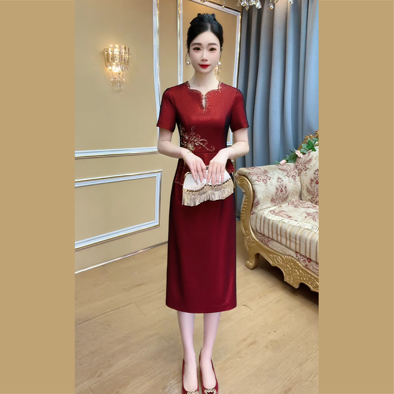 “春兰秋菊”妈妈装显瘦修身酒红色礼服宴会高贵夏季中式结婚