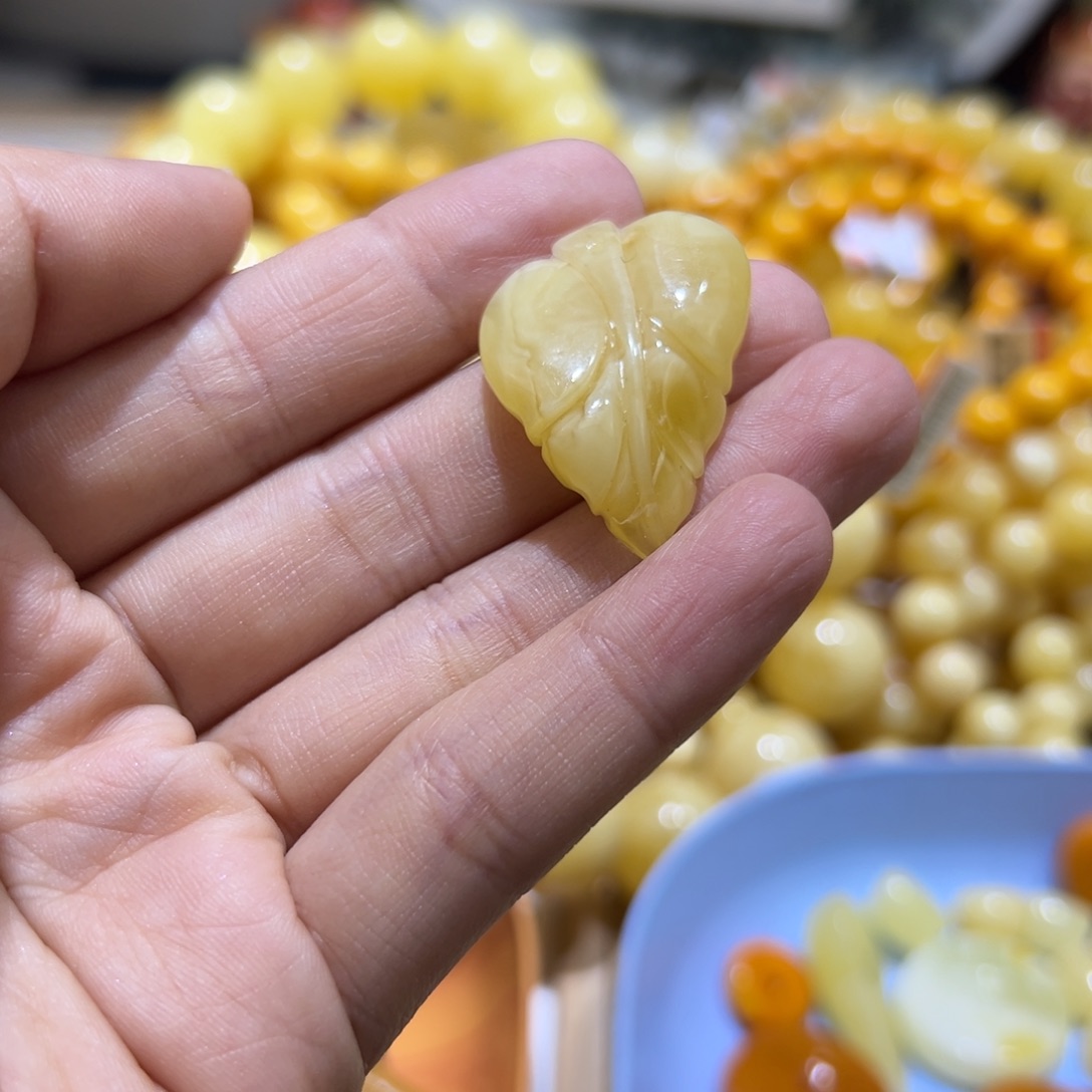 琥珀珠宝奇石未镶嵌