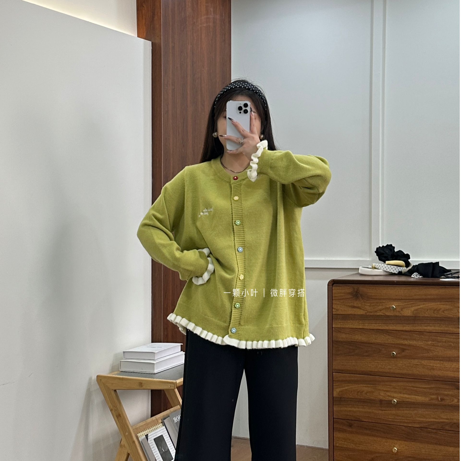 【一颗小叶】秋冬微胖宽松设计感彩色纽扣拼色波浪边毛衣开衫2233