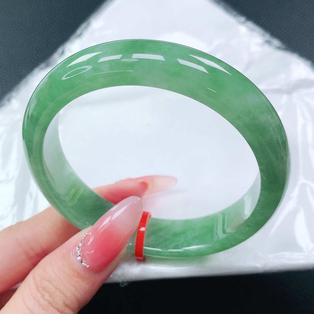 翡翠手镯未镶嵌57圈