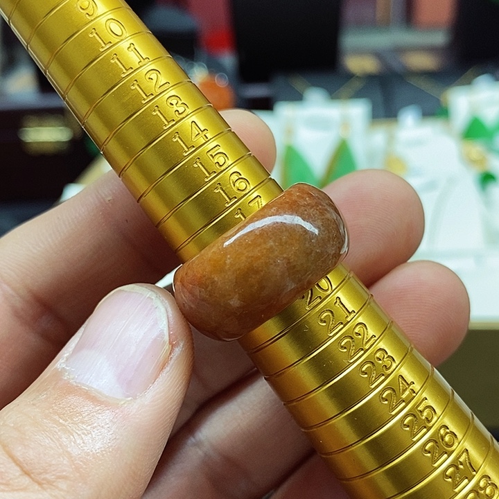 翡翠颈饰未镶嵌戒指