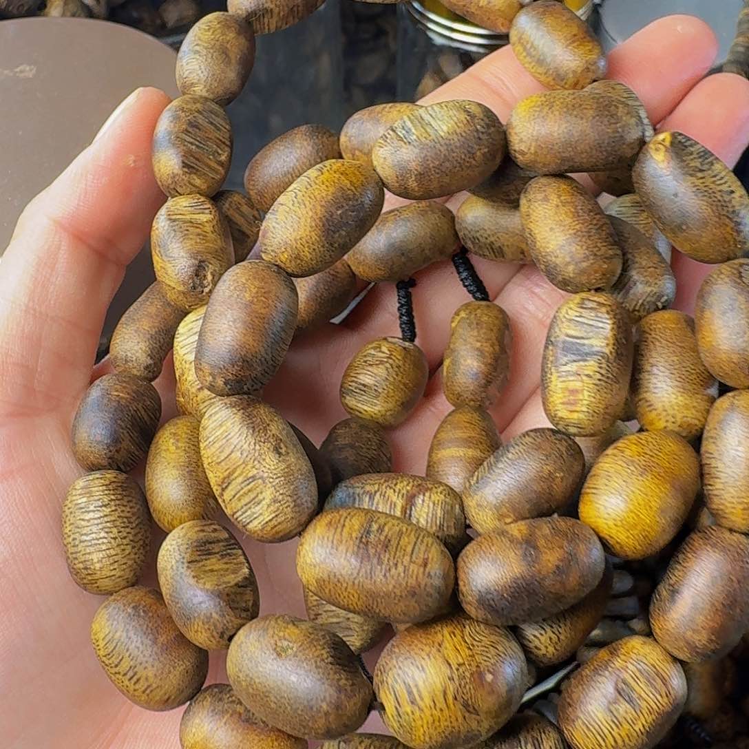 沉香手串老白棋留疤46克