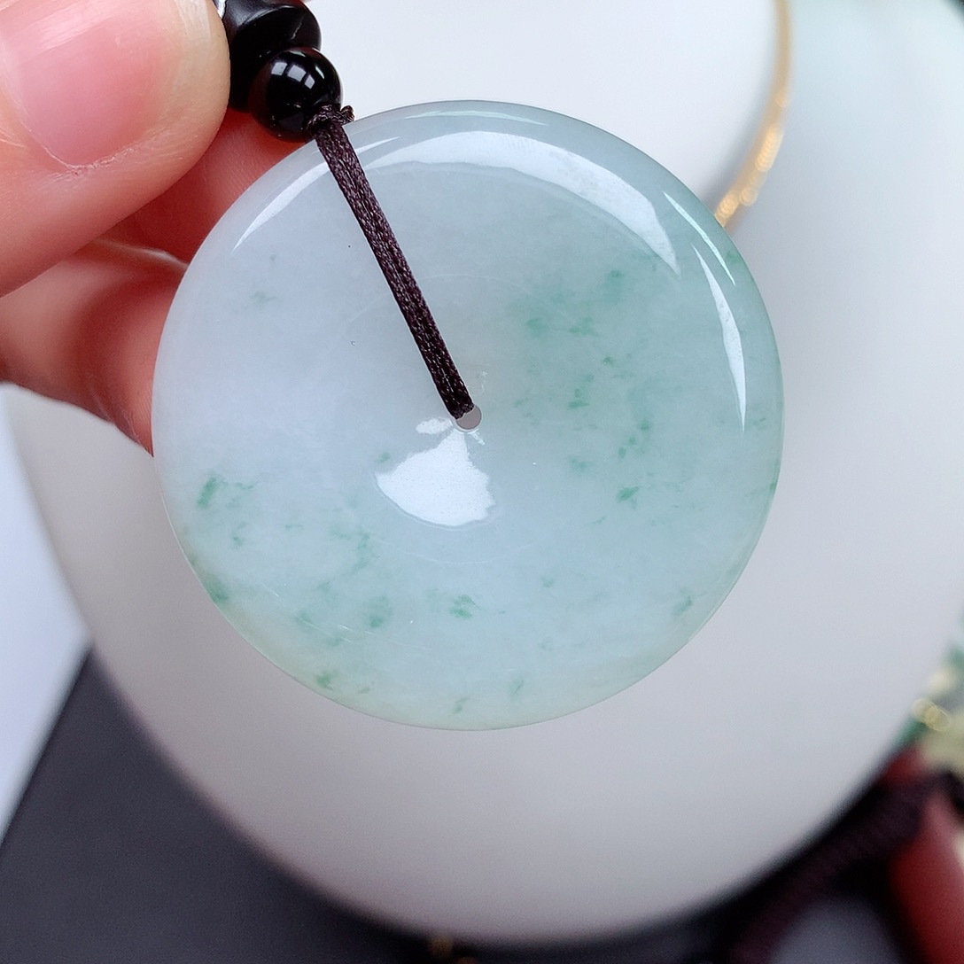 翡翠未镶嵌颈饰平安扣