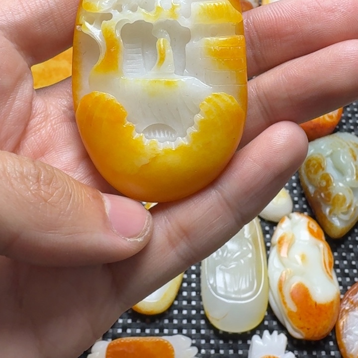 和田玉颈饰未镶嵌