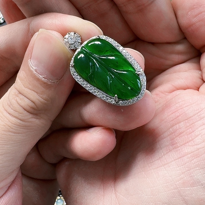 翡翠颈饰未镶嵌天然A货翡翠放漏