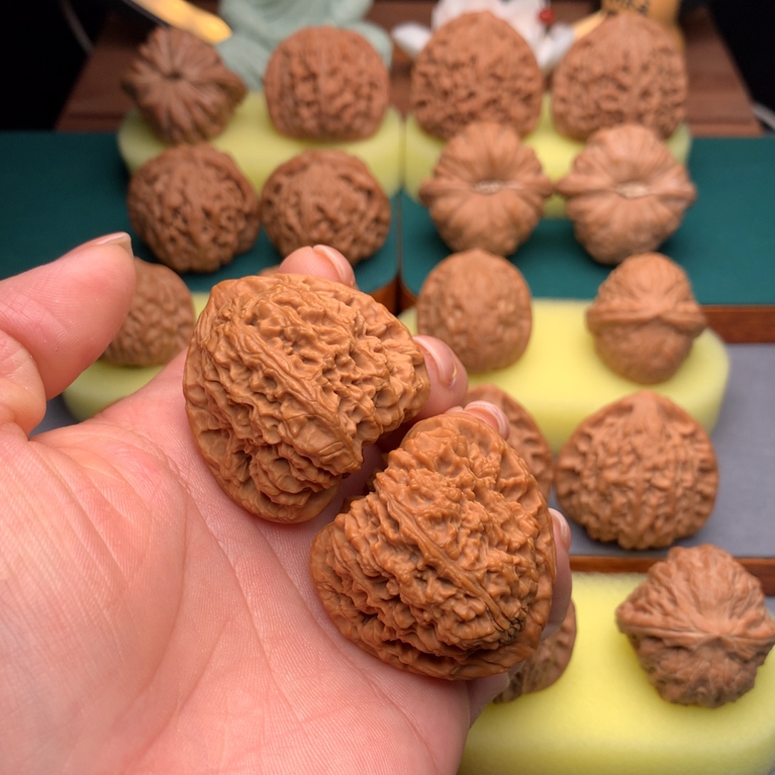 文玩核桃吊坠三角南疆石40