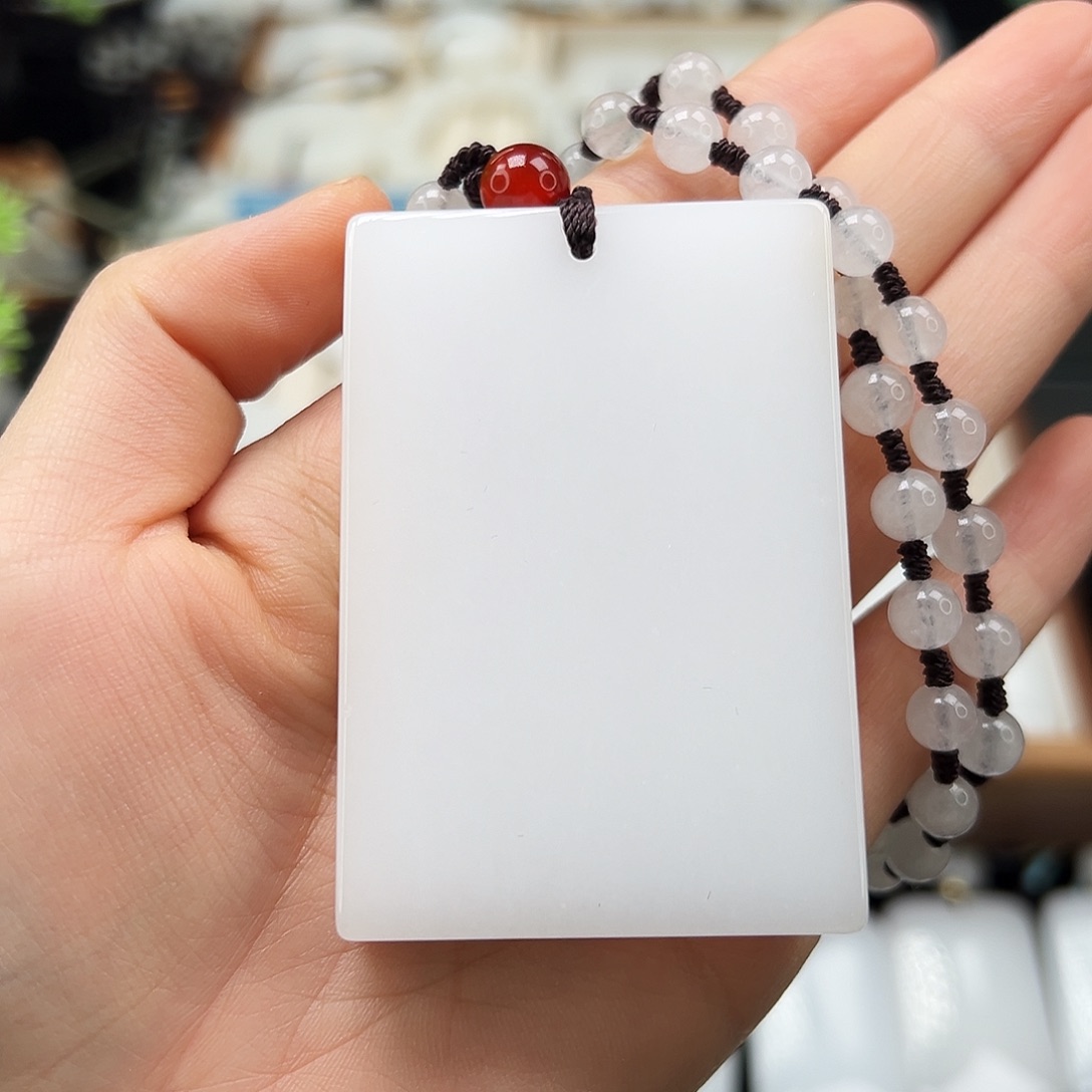 嘟***战石英质玉（金丝玉）未镶嵌颈饰