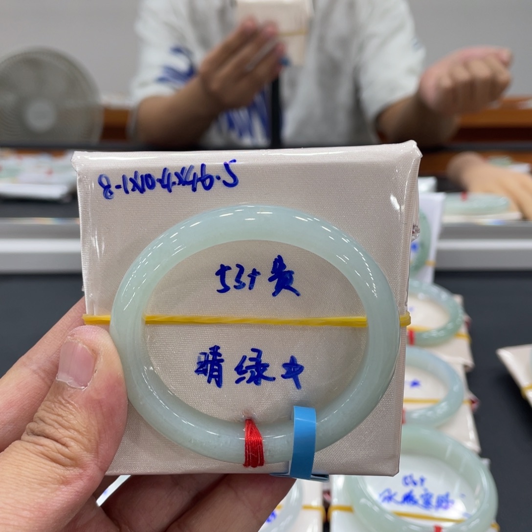 翡翠未镶嵌手镯缅甸翡翠
