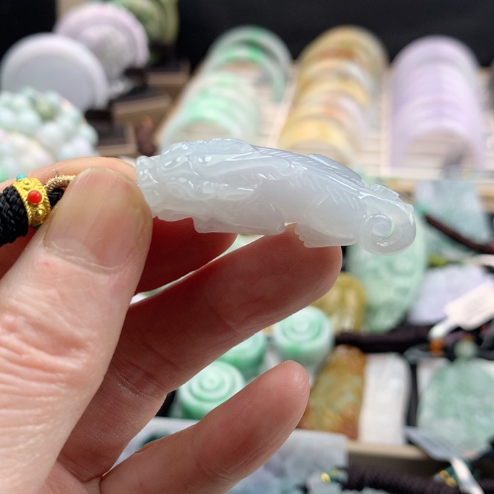 翡翠颈饰未镶嵌吊坠