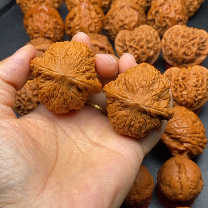 【闪购商品】文玩核桃把件43绣球