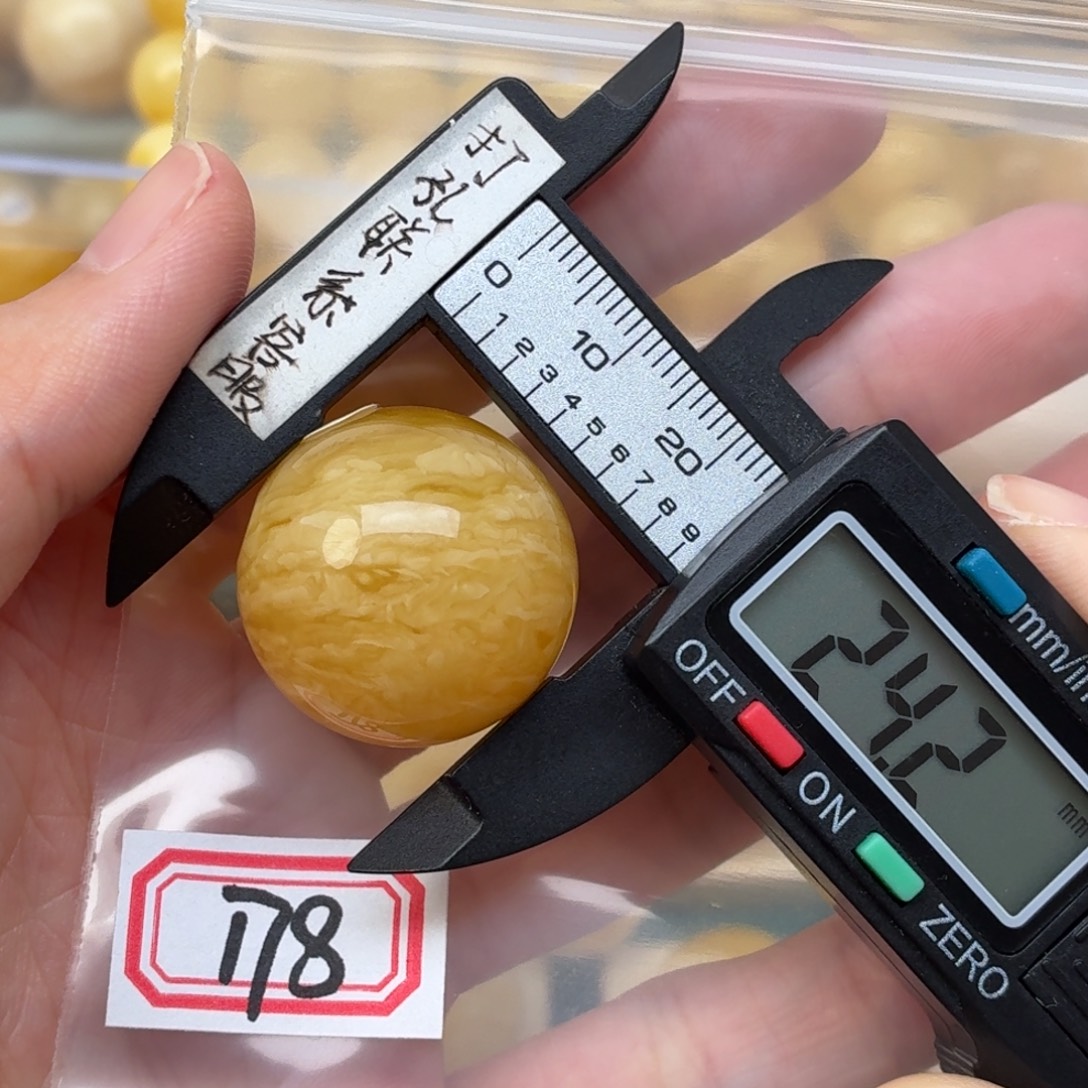 未镶嵌蜜蜡裸石蜜蜡