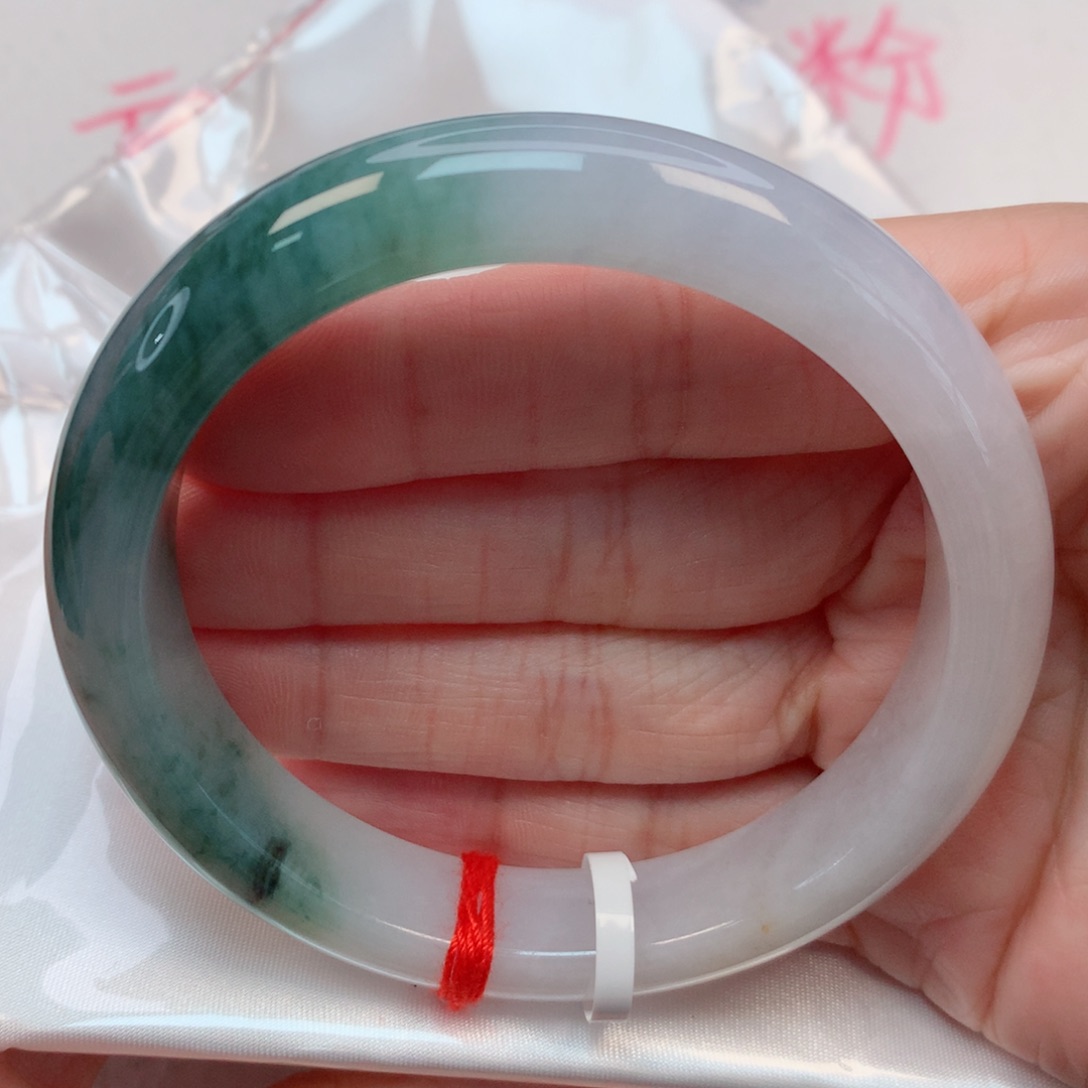 翡翠手镯未镶嵌60圈 半山水 飘蓝花