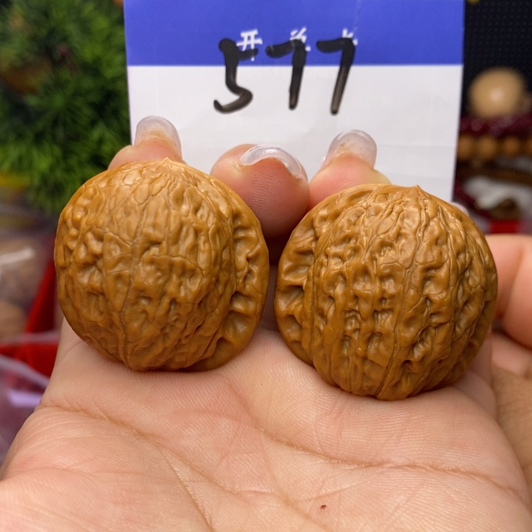 文玩核桃吊坠铁锤。边35。 ➕。丹微修