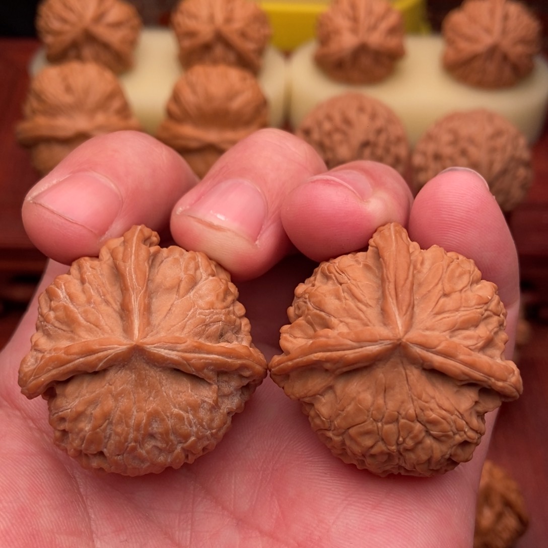 桃核把件野生狮子头肉球三棱37