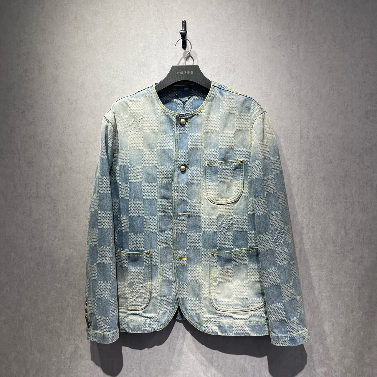 全新未使用 LV 格子满印圆领单排扣长袖牛仔外套/52码/25900