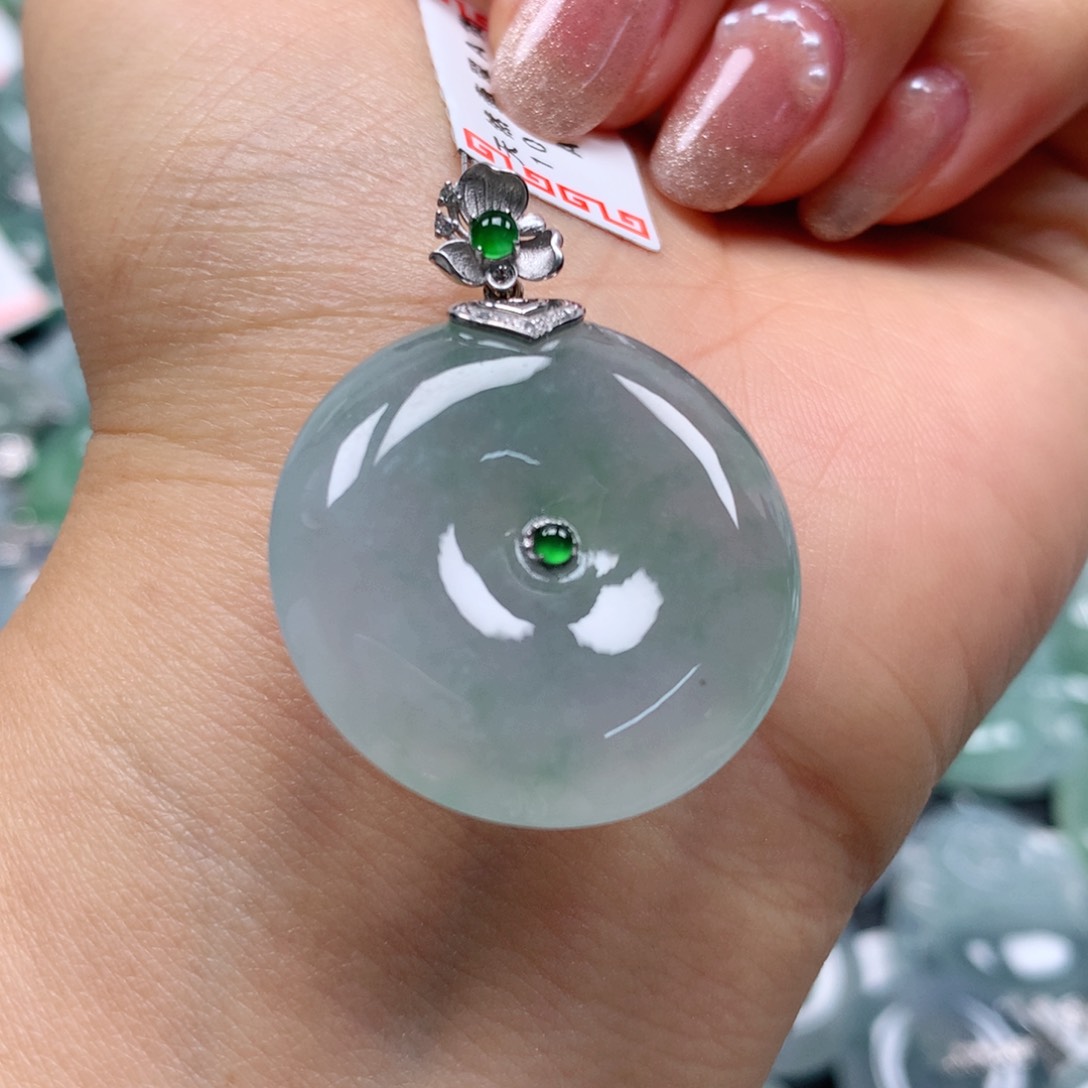 翡翠颈饰18K金镶嵌天然翡翠