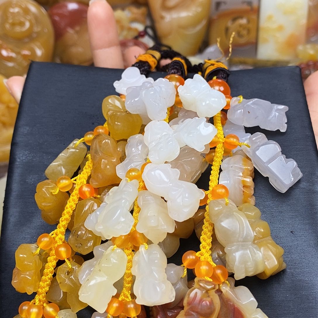 石英质玉（黄龙玉）颈饰未镶嵌