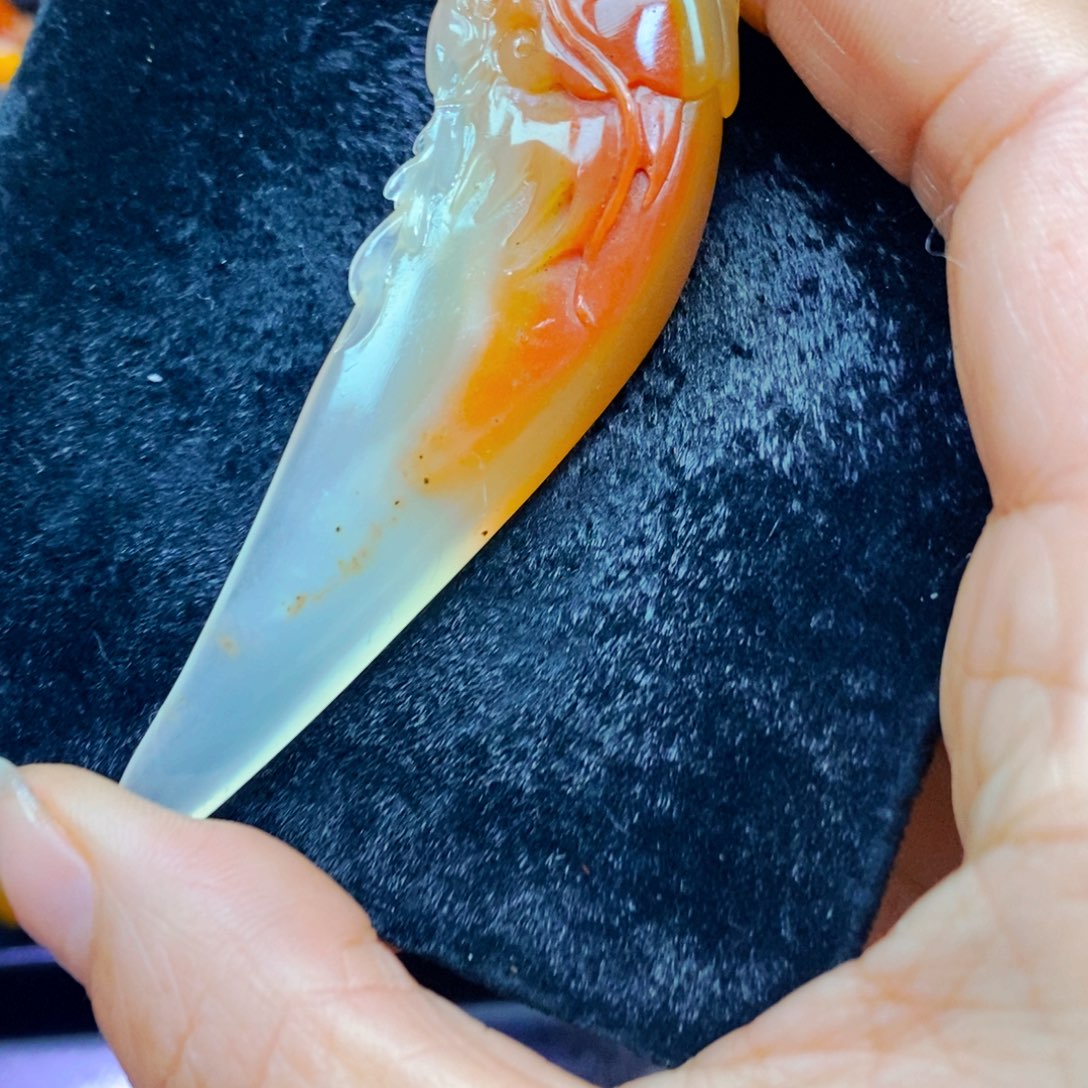 未镶嵌石英质玉（黄龙玉）颈饰