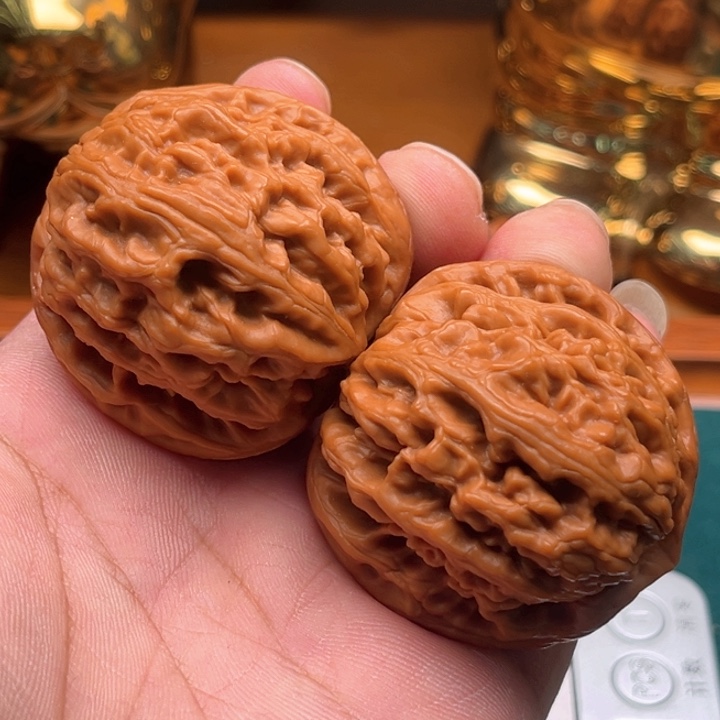 Z***。文玩核桃把件红锦鲤